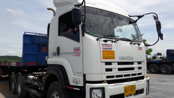 ขายด่วนครับ หัวลาก ISUZU DECA360 ปี55 พร้อม หางพื้นเรียบ 3 เพลา รถสวยพร้อมใช้งาน ครับ