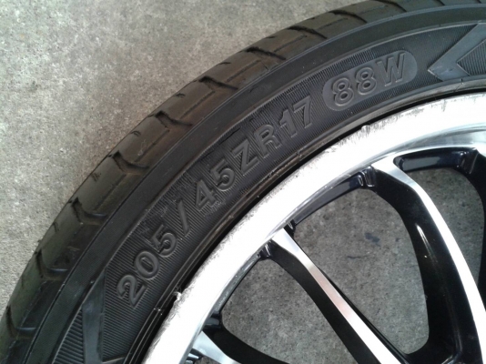 ขอบ17นิ้ว4รู100/114 พร้อมยาง สวยๆ 4 ล้อ ราคา 6900 บาท ขอบ17นิ้ว4รู100/114 พร้อมยาง สวยๆ 4 ล้อ ราคา 6900 บาท