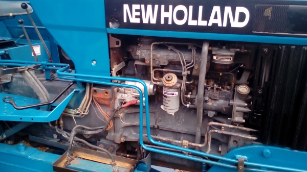 ขายรถไถFORDรุ่น6640คานหน้า NEWHOLLAND  พร้อมเอกสารอินวอย