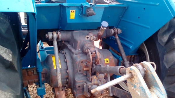 ขายรถไถFORDรุ่น6640คานหน้า NEWHOLLAND  พร้อมเอกสารอินวอย
