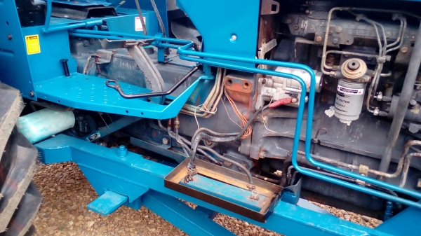 ขายรถไถFORDรุ่น6640คานหน้า NEWHOLLAND  พร้อมเอกสารอินวอย