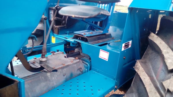 ขายรถไถFORDรุ่น6640คานหน้า NEWHOLLAND  พร้อมเอกสารอินวอย