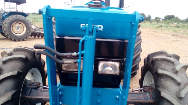 ขายรถไถFORDรุ่น6640คานหน้า NEWHOLLAND  พร้อมเอกสารอินวอย