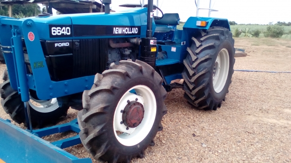 ขายรถไถFORDรุ่น6640คานหน้า NEWHOLLAND  พร้อมเอกสารอินวอย