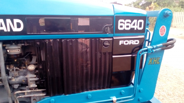 ขายรถไถFORDรุ่น6640คานหน้า NEWHOLLAND  พร้อมเอกสารอินวอย