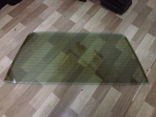 ขายกระจกบานหลัง e30 แท้ติดรถ สภาพokไม่แตกร้าวกระจกไม่เป็นเม็ด ราคา1000 โทร0924462525โส กทม