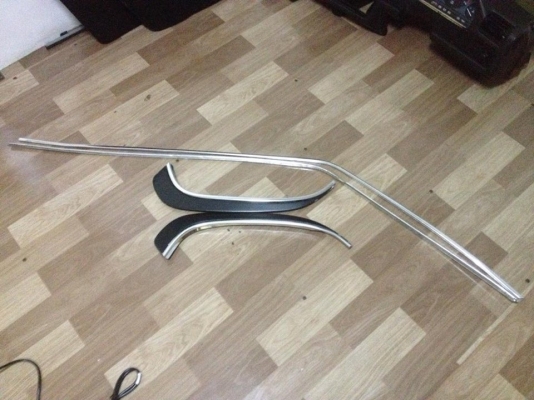 ขายชุดคิ้วกับพระจัน e30 4ประตู สภาพok ราคา800 โทร0924462525โส กทม