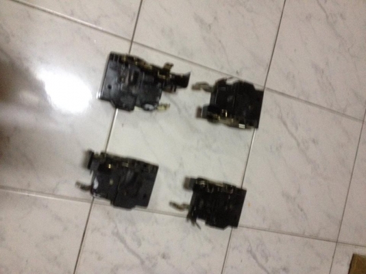 ขายชุดกลอนในเปิดประตู e30 4ประตู  สภาพok ตัวละราคา800 โทร0924462525โส กทม