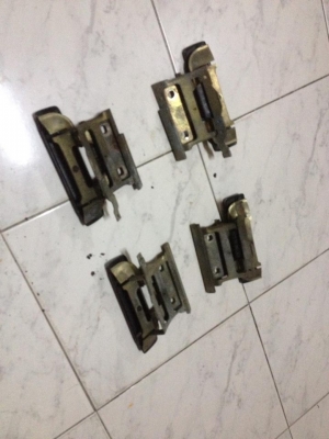 ขายชุดมือเปิดนอกประตู e30 4ประตู  สภาพok ตัวละราคา400 โทร0924462525โส กทม