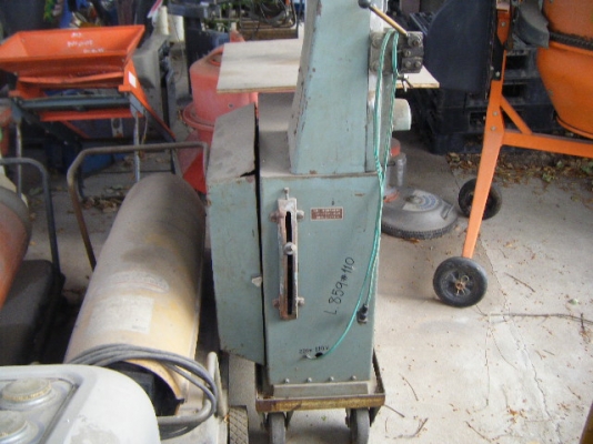 เลื่อยสายพานพร้อมเครื่องเชื่อมต่อใบเลื่อย