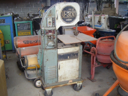 เลื่อยสายพานพร้อมเครื่องเชื่อมต่อใบเลื่อย