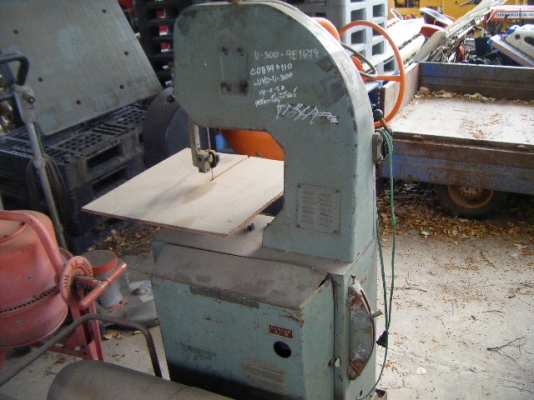 เลื่อยสายพานพร้อมเครื่องเชื่อมต่อใบเลื่อย