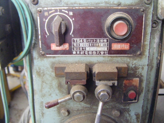 เลื่อยสายพานพร้อมเครื่องเชื่อมต่อใบเลื่อย