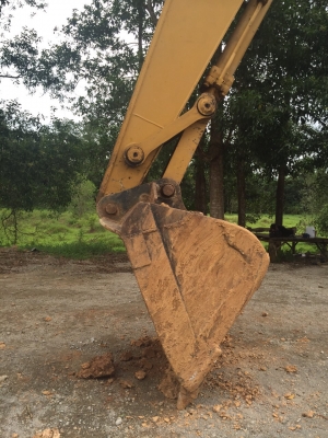 ขายแบคโฮ CATERPILLAR E300 2CF สภาพสวยเต็ม สมบูรณ์มาก สนใจโทร 081-970-1072