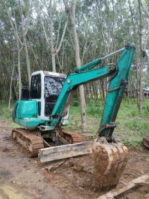 ขาย!! >>> Komatsu Pc30 รุ่น 7 <<< มีหัวเก๋ง ราคา 360,000 บาท ขาย!! >>> Komatsu Pc30 รุ่น 7 <<< มีหัวเก๋ง ราคา 360,000 บาท