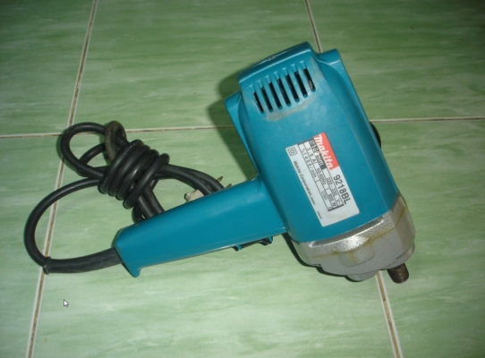 ขายเครื่องขัดเงา MAKITA 9218BL 180mm ( 7") 860W รอบช้า สภาพใหม่ 90\%