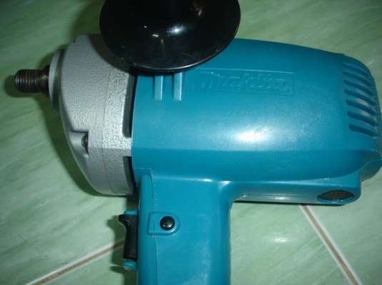 ขายเครื่องขัดเงา MAKITA 9218BL 180mm ( 7") 860W รอบช้า สภาพใหม่ 90\%