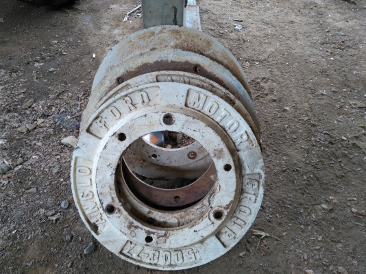 เหวดรถไถ