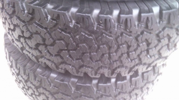 BF 235/70R16 ปี 09 ดอกติดหนวดยางเก่าเก็บ