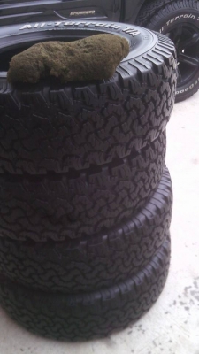 BF 235/70R16 ปี 09 ดอกติดหนวดยางเก่าเก็บ ขาย 5500