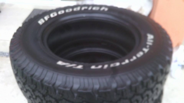 BF 235/70R16 ปี 09 ดอกติดหนวดยางเก่าเก็บ ขาย 5500