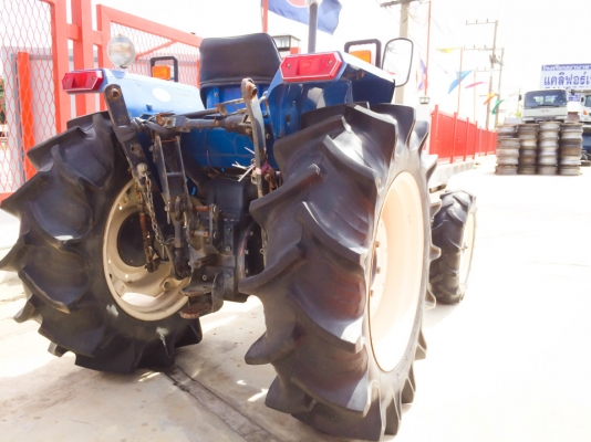 รถไถนำเข้าจากญี่ปุ่น ISEKI TL2700 4x4 พร้อมใช้งาน ติดต่อคุณเอ 090-9977111