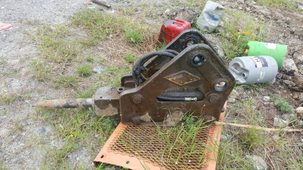 ขายด่วน PC40-7 พร้อมหัวแยก+บุ้งกี๋  ลดราคาขาย400,000