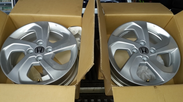 แม็กออนิว ฮอนด้า ขอบ 15 สภาพ 99\% ขันน็อตถอดครั้งเดียวถอดในศูนย์เลยครับ