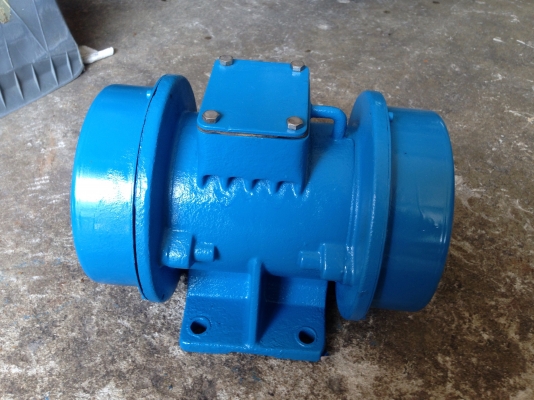 ขายมอเตอร์สั่น-เขย่า Uras vibrator made in Japan ขนาด 1/3HP. 380V สภาพสวนเดิมๆ(ทำสีใหม่) สั่นแรง พร้อมใช้งาน ขายมอเตอร์สั่น-เขย่า Uras vibrator made in Japan ขนาด 1/3HP. 380V สภาพสวนเดิมๆ(ทำสีใหม่) สั่นแรง พร้อมใช้งาน