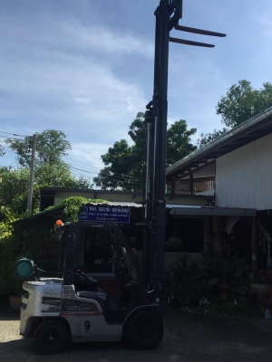 รถยก 2.5 ตันเสายกสูง 6.0 เมตร(เสา 3 ตอน) เครื่องยนต์แก๊ซ-เบนซิล