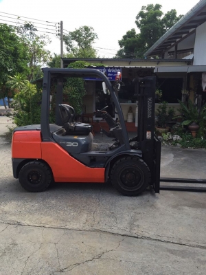 ขายด่วนรถยก 3.0 ตัน เสายกสูง 3.0 เมตร ขายด่วนรถยก 3.0 ตัน เสายกสูง 3.0 เมตร