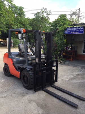 ขายด่วนรถยก 3.0 ตัน เสายกสูง 3.0 เมตร ขายด่วนรถยก 3.0 ตัน เสายกสูง 3.0 เมตร