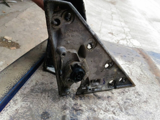 กระจกข้าง เบนซ์W124ปรับไฟฟ้า ข้างซ้าย 500บาท อยู่ดอนเมือง TEL0890671028 IDline0890671028