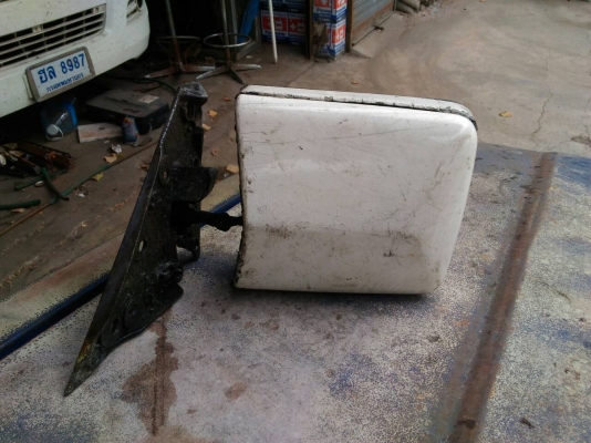 กระจกข้าง เบนซ์W124ปรับไฟฟ้า ข้างซ้าย 500บาท อยู่ดอนเมือง TEL0890671028 IDline0890671028