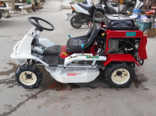 รถตัดหญ้า MASAO CLM1304 18 แรง พร้อมใช้งาน รถตัดหญ้า MASAO CLM1304 18 แรง พร้อมใช้งาน