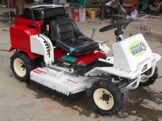 รถตัดหญ้า MASAO CLM1304 18 แรง พร้อมใช้งาน รถตัดหญ้า MASAO CLM1304 18 แรง พร้อมใช้งาน