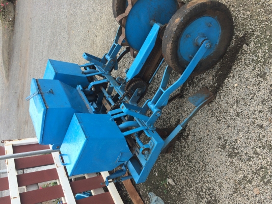 ขายเครื่องหยอดข้าวโพด