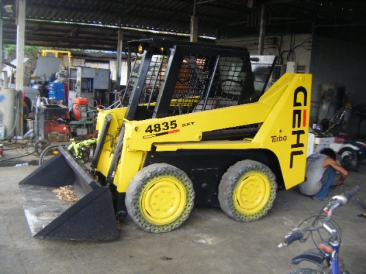 รถตักเอนกประสงค์ GEHL