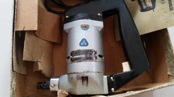 ขายเครื่องตัดแผ่นเหล็ก  ZAKLADY ELEKTRO-MASZYNOWE