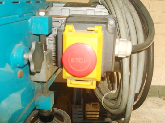 เครื่องขัดกระดาษทรายสายพาน แบบแท่น Heavy Duty ยี่ห้อ EVER GRIND จากอิตาลี พร้อมขาตั้งสเตนเลสใช้วางชิ้นงานที่ขัด เครื่องขัดกระดาษทรายสายพาน แบบแท่น Heavy Duty ยี่ห้อ EVER GRIND จากอิตาลี พร้อมขาตั้งสเตนเลสใช้วางชิ้นงานที่ขัด