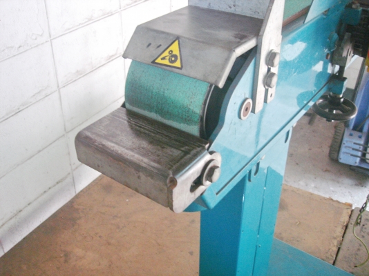 เครื่องขัดกระดาษทรายสายพาน แบบแท่น Heavy Duty ยี่ห้อ EVER GRIND จากอิตาลี พร้อมขาตั้งสเตนเลสใช้วางชิ้นงานที่ขัด เครื่องขัดกระดาษทรายสายพาน แบบแท่น Heavy Duty ยี่ห้อ EVER GRIND จากอิตาลี พร้อมขาตั้งสเตนเลสใช้วางชิ้นงานที่ขัด