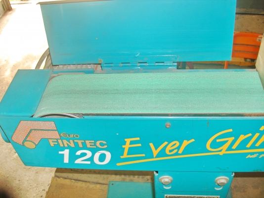 เครื่องขัดกระดาษทรายสายพาน แบบแท่น Heavy Duty ยี่ห้อ EVER GRIND จากอิตาลี พร้อมขาตั้งสเตนเลสใช้วางชิ้นงานที่ขัด เครื่องขัดกระดาษทรายสายพาน แบบแท่น Heavy Duty ยี่ห้อ EVER GRIND จากอิตาลี พร้อมขาตั้งสเตนเลสใช้วางชิ้นงานที่ขัด