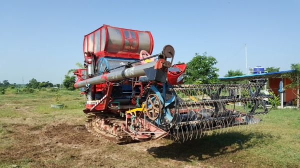 ขาย รถเกี่ยวข้าว ตัวประกอบ 2.5 ตัน Hino 195Hp ขาย รถเกี่ยวข้าว ตัวประกอบ 2.5 ตัน Hino 195Hp