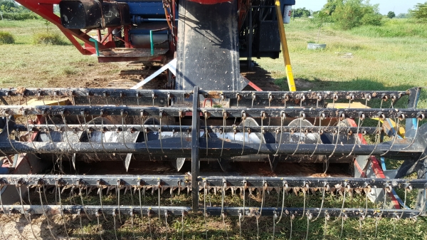 ขาย รถเกี่ยวข้าว ตัวประกอบ 2.5 ตัน Hino 195Hp ขาย รถเกี่ยวข้าว ตัวประกอบ 2.5 ตัน Hino 195Hp