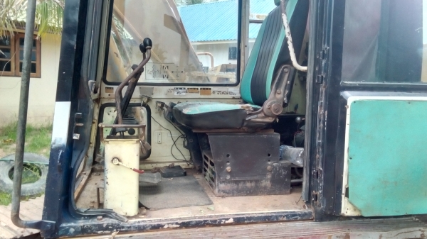 โคมัสสุ120-3เครื่องเดิมดีแห้งๆแรงๆด้วยปั่มเดิมเแวไม่ขยับบูมอาร์มพิเศษลูกเลอร์7ลูกบิดตัวซ้ายขวาสบายแอร์หนาว.โซ่หนาใช้งานได้เรยไม่ต้องซ่อมร้องมา395000ได้ตรงไหนครับ0837335338-0975511464-0999382823นิธิศ