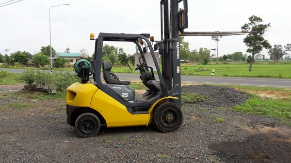 ขายรถยก โฟร์คลิฟต์ KOMATSU 2.5 ตันรุ่น8 ระบบแก็สLPG เบนซินประหยัด สภาพพร้อมใช้งาน ขายรถยก โฟร์คลิฟต์ KOMATSU 2.5 ตันรุ่น8 ระบบแก็สLPG เบนซินประหยัด สภาพพร้อมใช้งาน