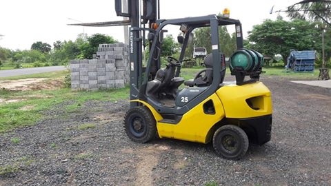 ขายรถยก โฟร์คลิฟต์ KOMATSU 2.5 ตันรุ่น8 ระบบแก็สLPG เบนซินประหยัด สภาพพร้อมใช้งาน