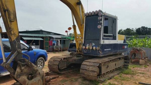 ขายรถขุดแบ็คโค komatsu pc120-3หัวแย็คปูน แพรคอนโทรล รุ่น5 ช่วงล่างเต็ม เครื่องแน่น ปั๊มแห้ง ขายรถขุดแบ็คโค komatsu pc120-3หัวแย็คปูน แพรคอนโทรล รุ่น5 ช่วงล่างเต็ม เครื่องแน่น ปั๊มแห้ง