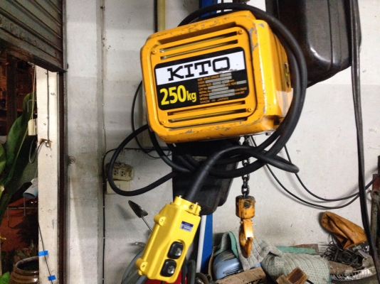 ขายรอกไฟฟ้า Kito 250Kg. 380V รุ่น 2speed made in Japan สภาพสวย วิ่งนิ่ม พร้อมใช้งาน