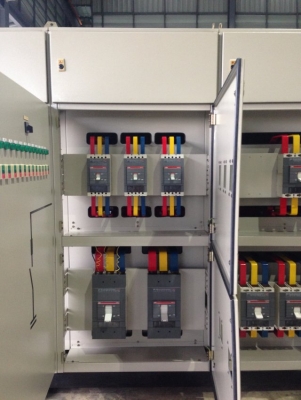 ขายตู้ MDB Main air circuit breaker ABB 3,200A breaker ย่อยของ ABB 12 ตัว สภาพดีครับ pipat 098-2641749